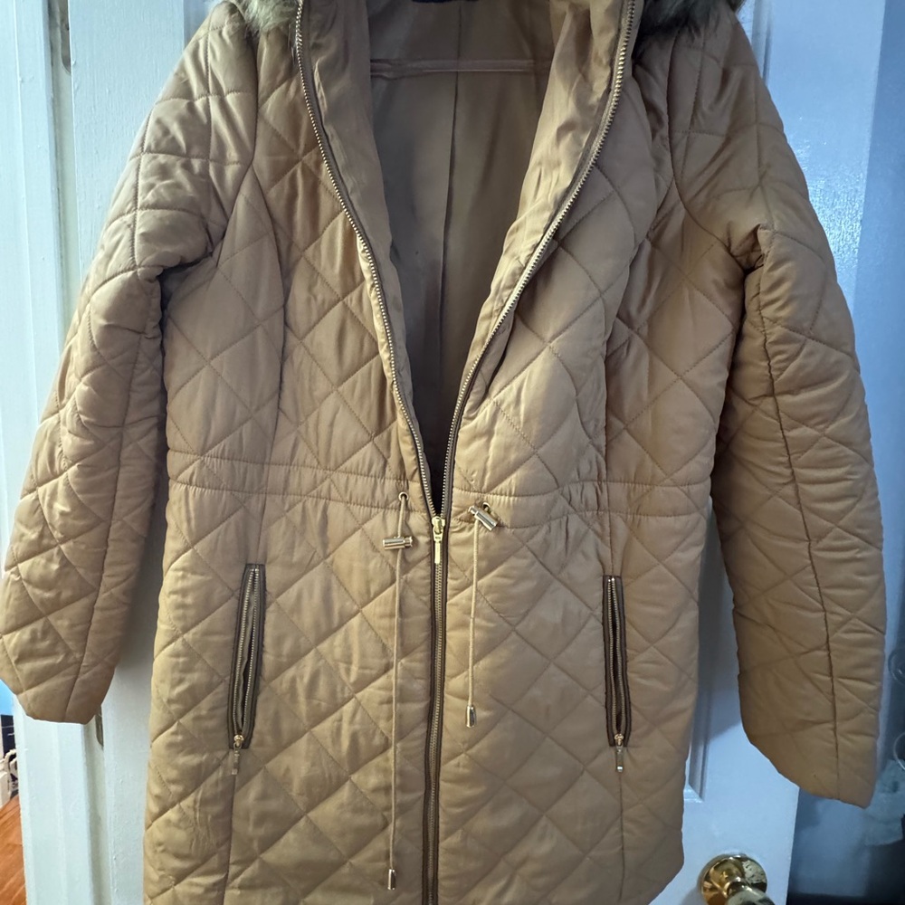 The Limited Quilted Hooded Coat with Faux Fur Trim – Taupe, Size M – Chic & Cozy - Picture 3 of 7